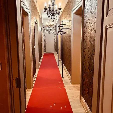 La Mariefacture - Comme Un Livre Ouvert * Ла-Петит-Пьер