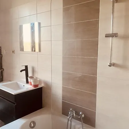 La Mariefacture - Comme Un Livre Ouvert Ла-Петит-Пьер